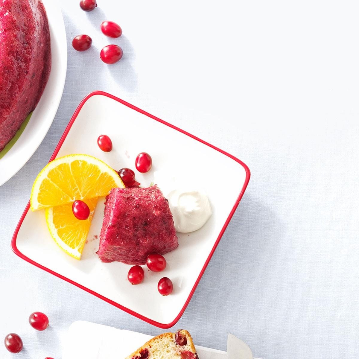 Mastering the Cranberry Pineapple Gelatin Mold with Topping